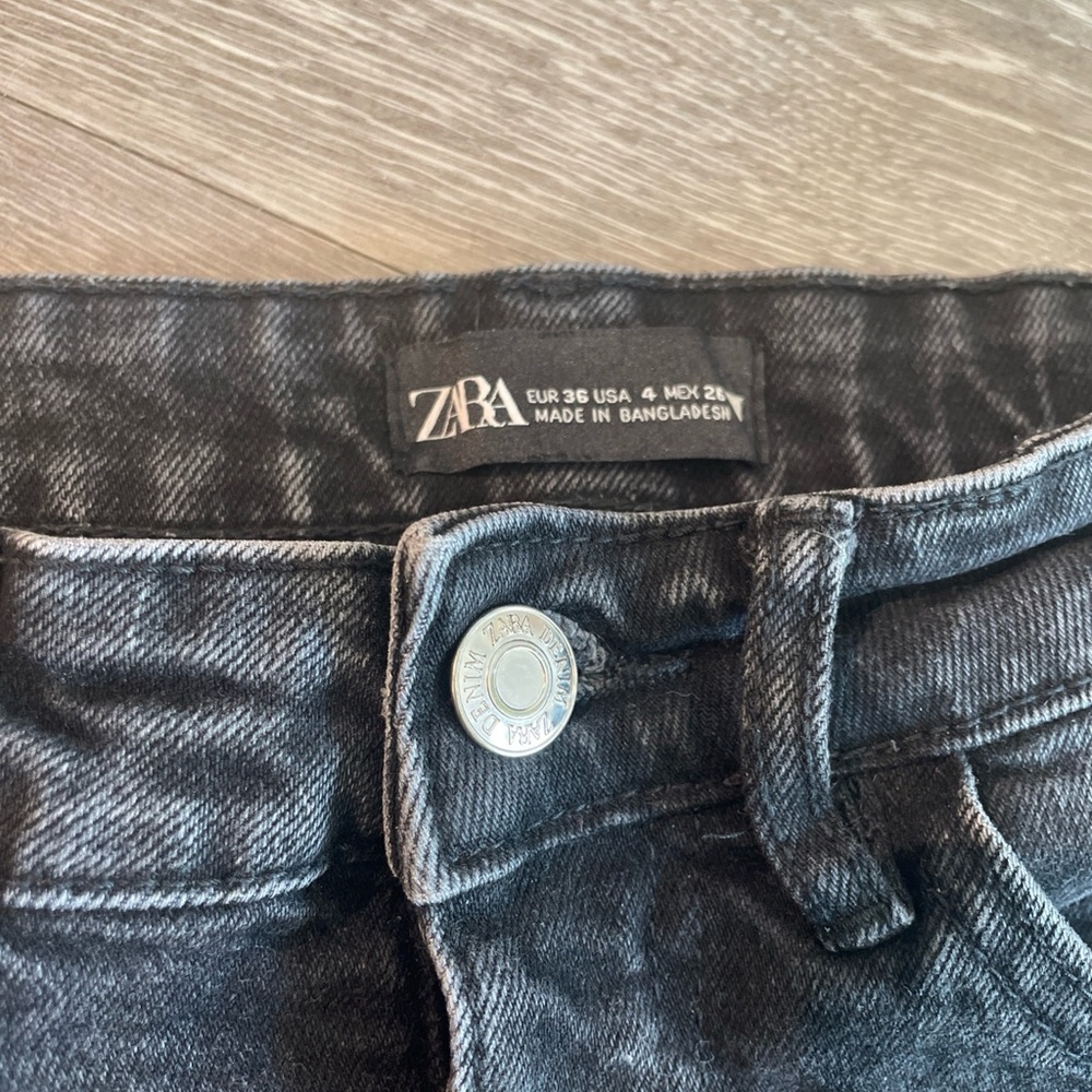 Zara Black Jean Shorts Distressed Raw-Edge Hem - Picture 2 of 3